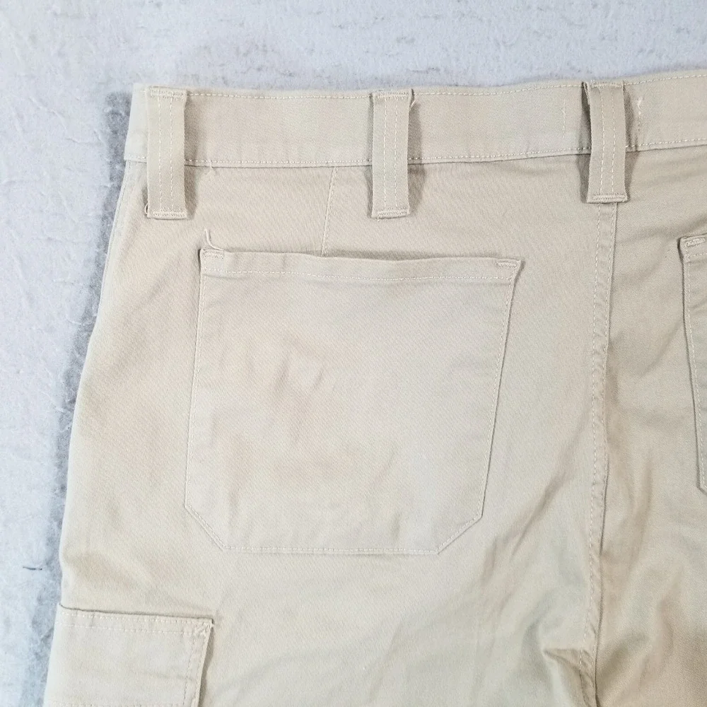 Levi's signature cargo hiking shorts men's 40 x 10 beige Flex stretch outdoor